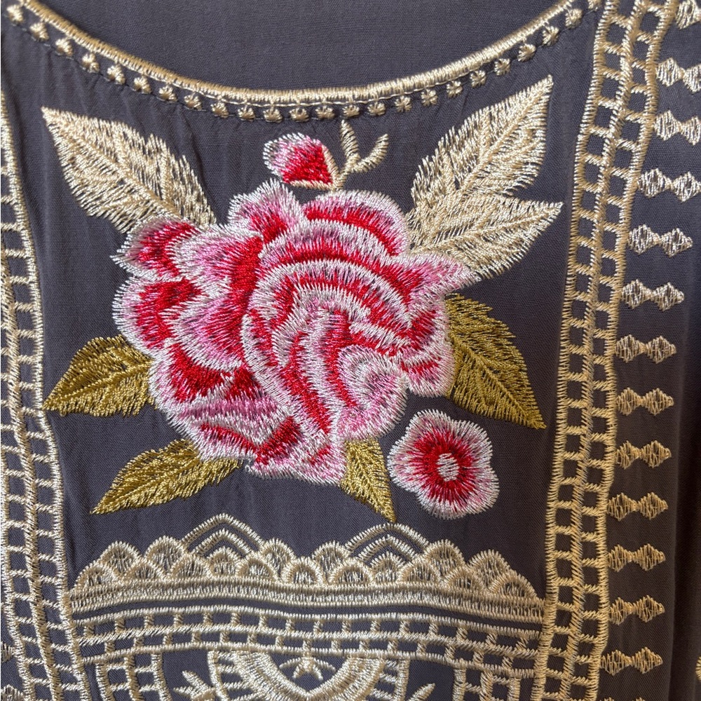 Mistook Gray Charcoal Blouse w/ Embroidered Rose Pattern Women’s 3X or XXXL - Picture 7 of 10